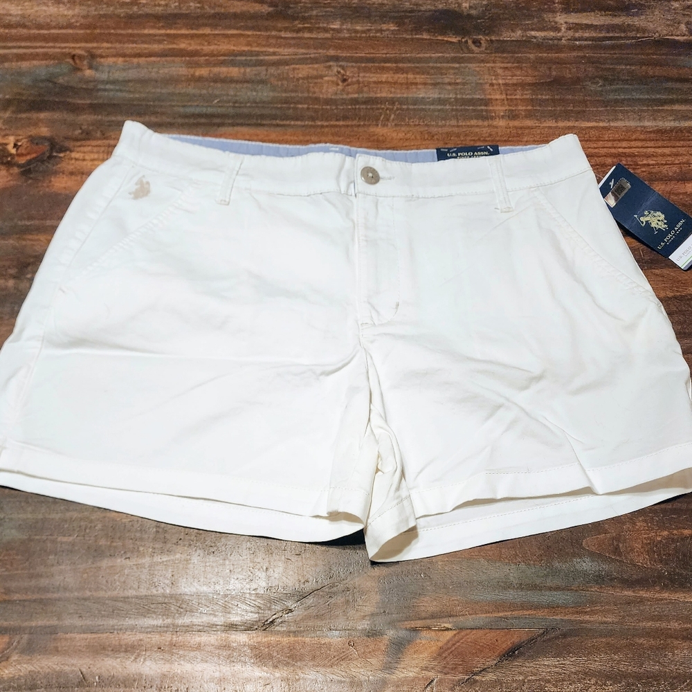 U.S. POLO ASSN. White Shorts Size 15